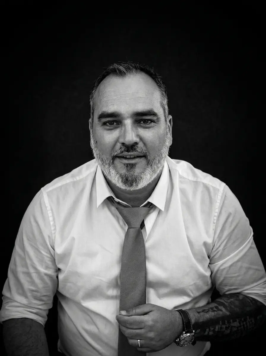 Cédric Barbiero, fondateur de DNA Conseil et Formations — portrait en noir et blanc